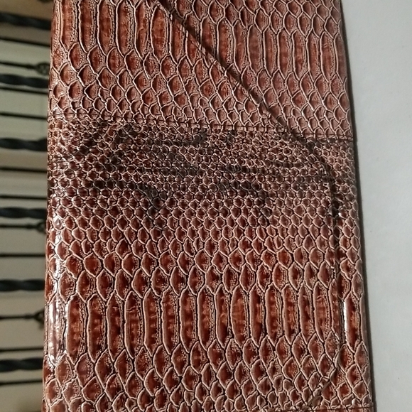 Brown large faux snakeskin pattern envelop clutch!! - Picture 1 of 6